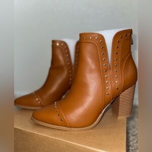 Women's Rivet Ankle Boots Pointed Toe Chunky Stacked Heel Back Zipper Brown 9.5M